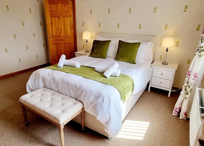 Inverness City 3 Bedroom House Free Parking